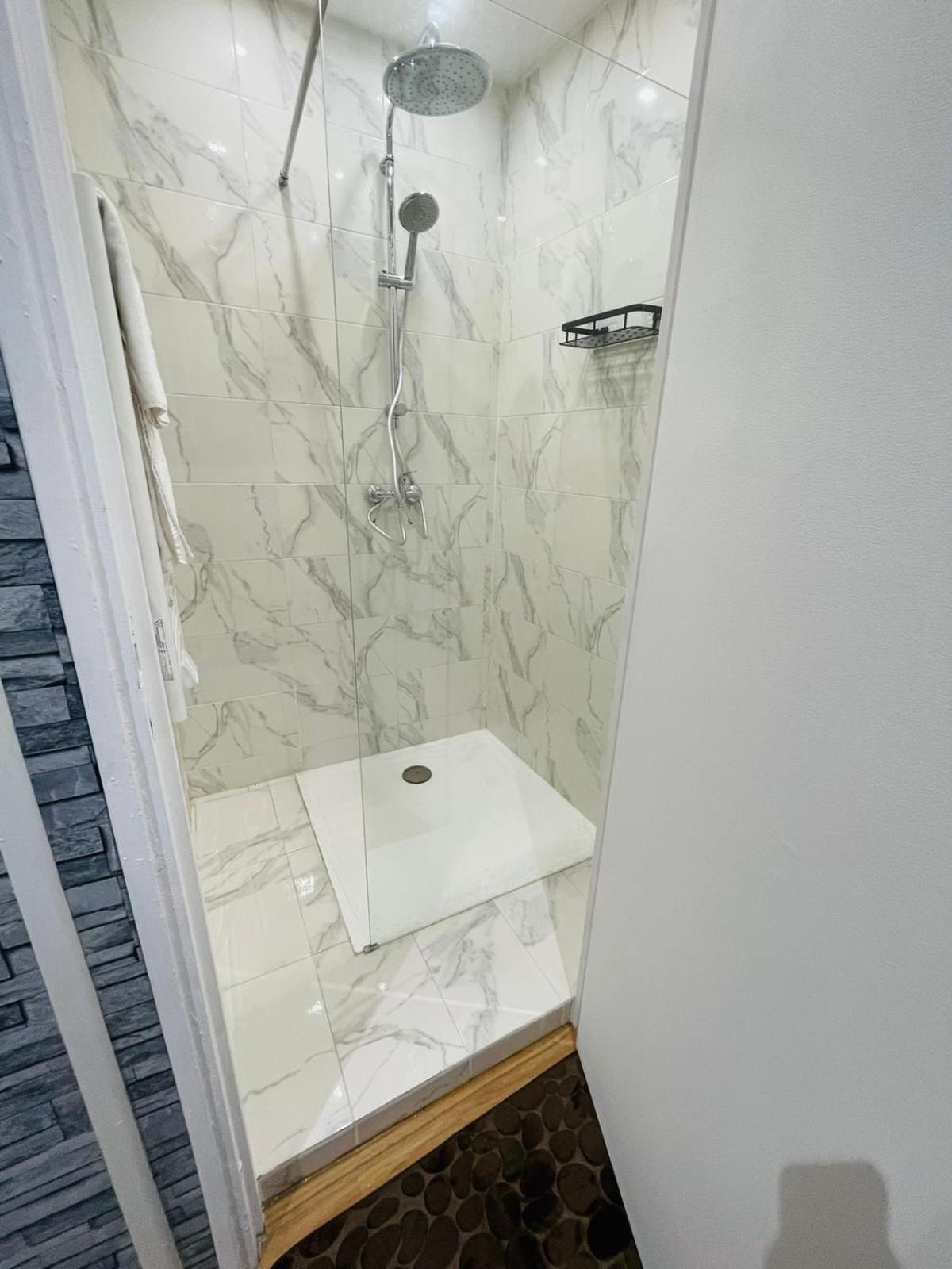 Studio Confortable- Disneyland Paris - Val D Europe - Plein Centre Ville Meaux - 2 Pers Bagian luar foto